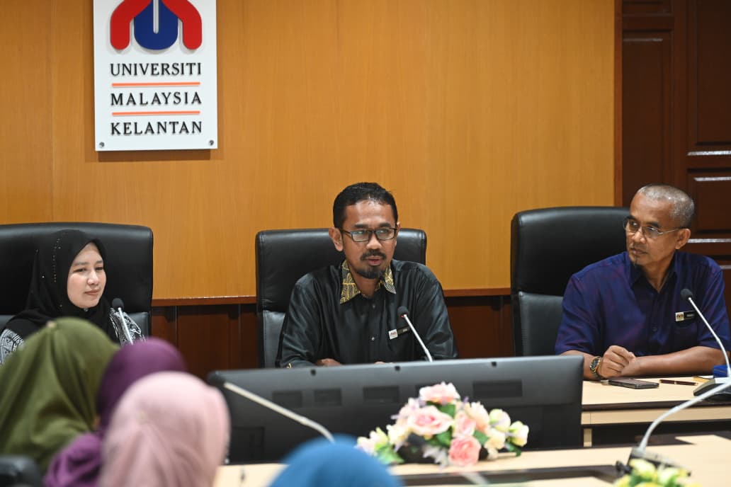 LAWATAN PENANDAARASAN EKOSISTEM KONDUSIF SEKTOR AWAM (EKSA) KOLEJ MATRIKULASI KELANTAN (KMKt) KE UNIVERSITI MALAYSIA KELANTAN (UMK)